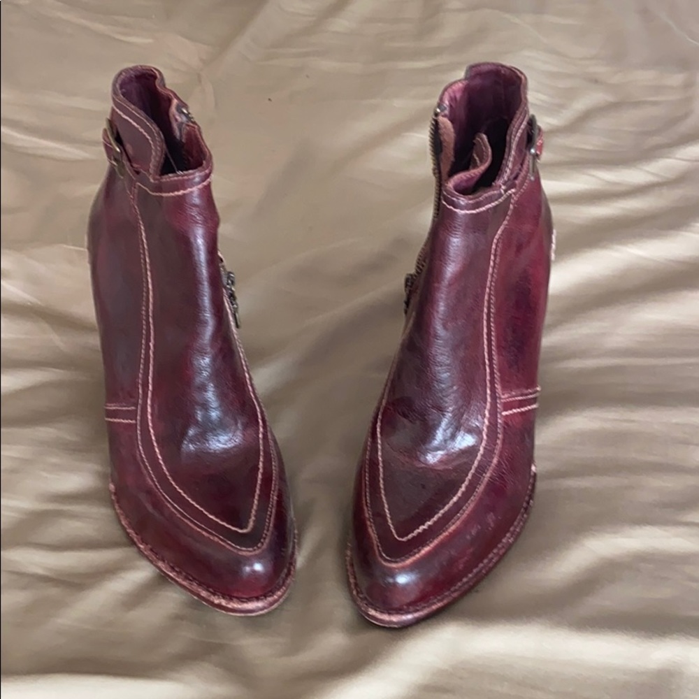 Gorgeous maroon booties